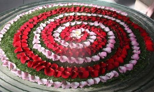 spiral-floating-floral-arrangement-on-water13