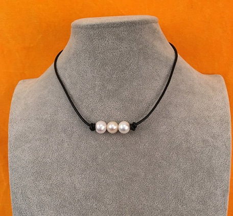 Trys Pearls Leather Choker Necklace