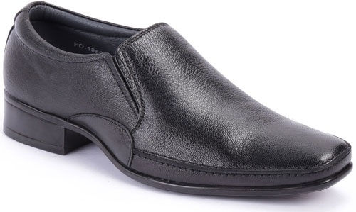 The plain black formal leather men shoe