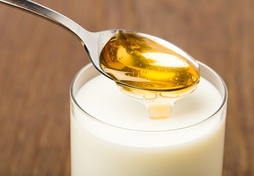 Homemade Beauty Tips for Face Whitening - Honey and Milk Pack