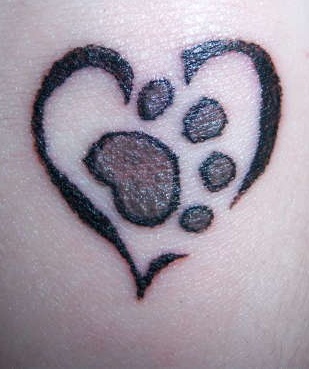 hand-tattoo-with-heart-design-19