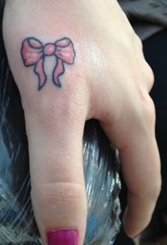bow-hand-tattoos13