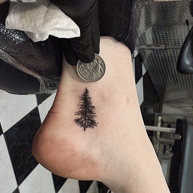 Božič Tree Tattoo
