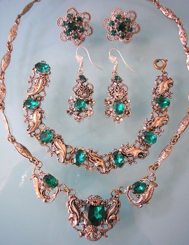 Abbey style Emerald necklace set -22