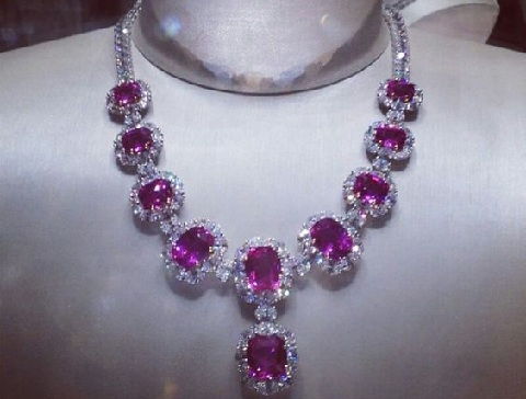 roza-safir-diamantne ogrlice