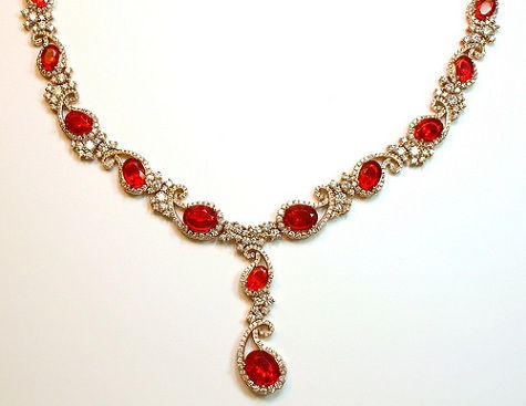 rdeče-diamantne ogrlice