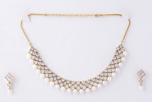 kundan-diamond-necklaces-with-pearls