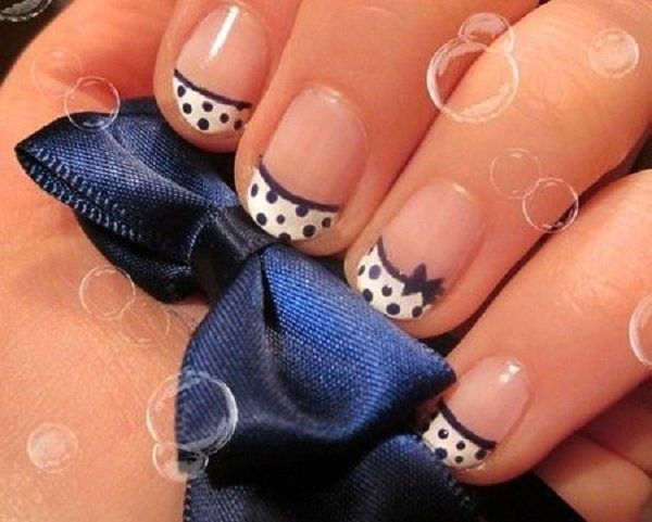 aranyos polka dots manicure with bow for short nails