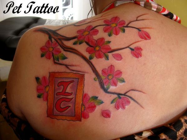 30 nuostabių vyšnių tatuiruotės dizaino