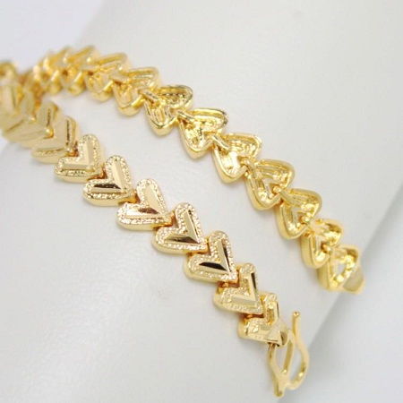 zlato-zapestnice-za-ženske-klasične-zlate-zapestnice-s srcem-obliko