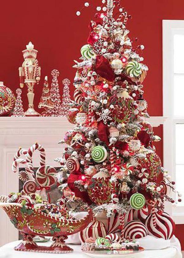 Mielas red themed Christmas tree deco with candy ornaments