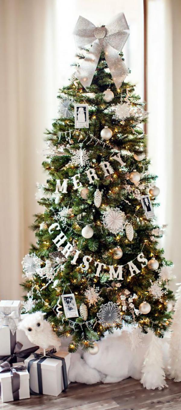 Linksmas Christmas tree with presents snowflakes