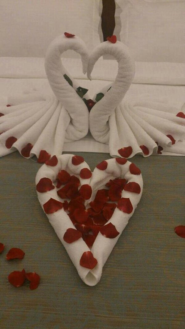 olded towels rose pedals