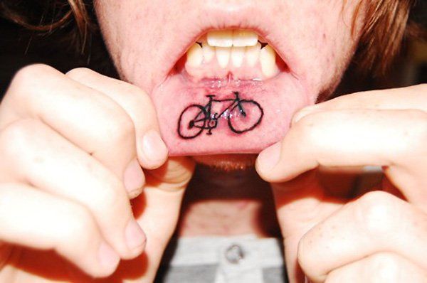 30 + neverjetno tatoo za ustnice