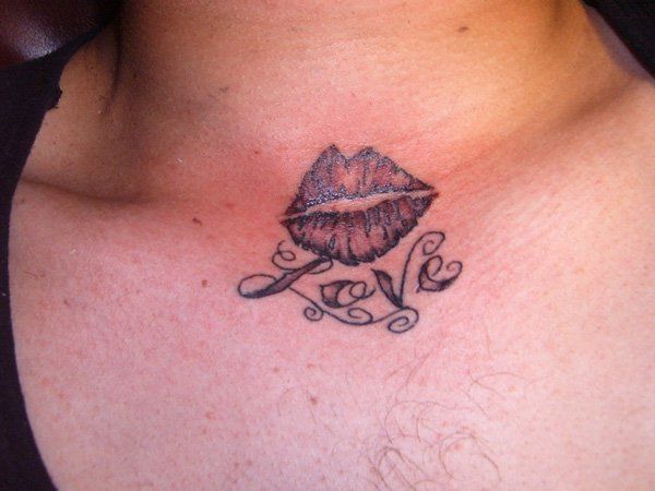 30+ tatuaje de buze incredibile