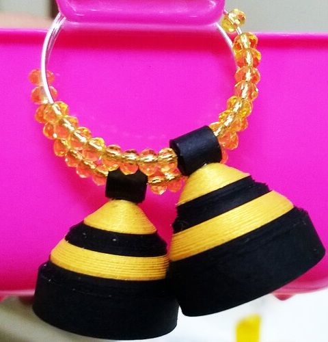 paper-quilling-jewellery-designs-elegant-black-and-golden-colour-jhumka