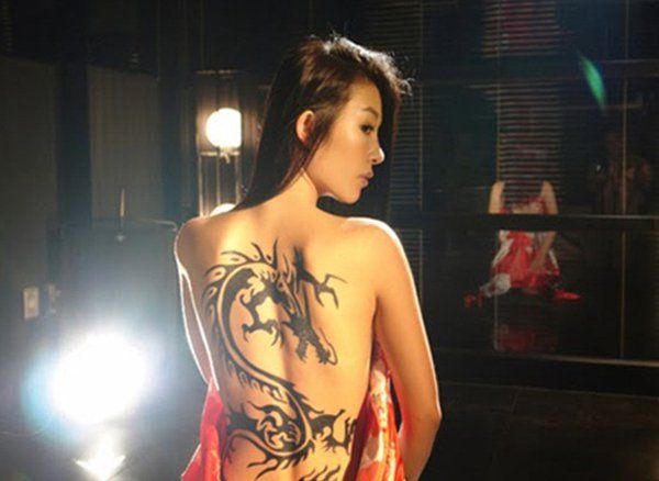 30 tatuaje tribale pentru femei