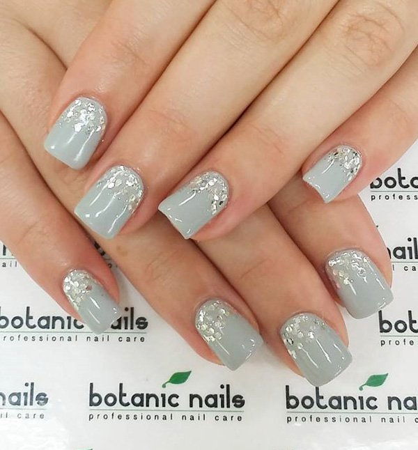 elegantiškas gray glitter nail art