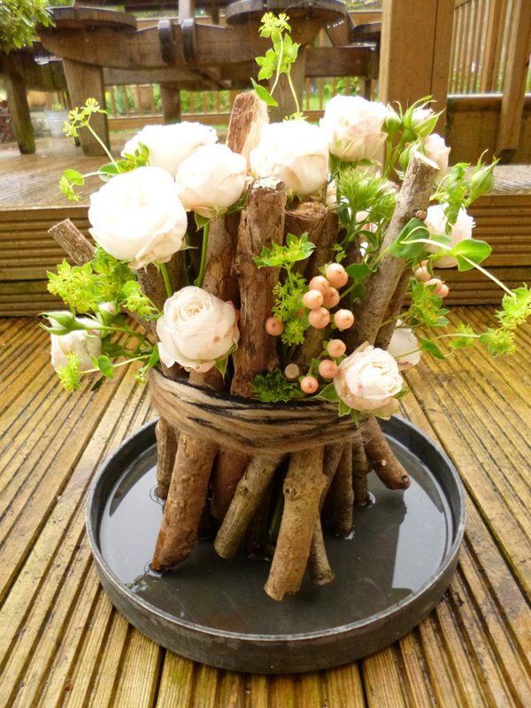 Erdei arrangement with Bombastic roses