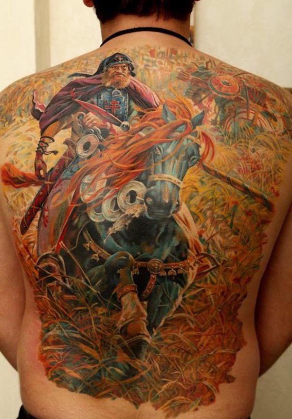 színezett warrior with horse full back tattoo