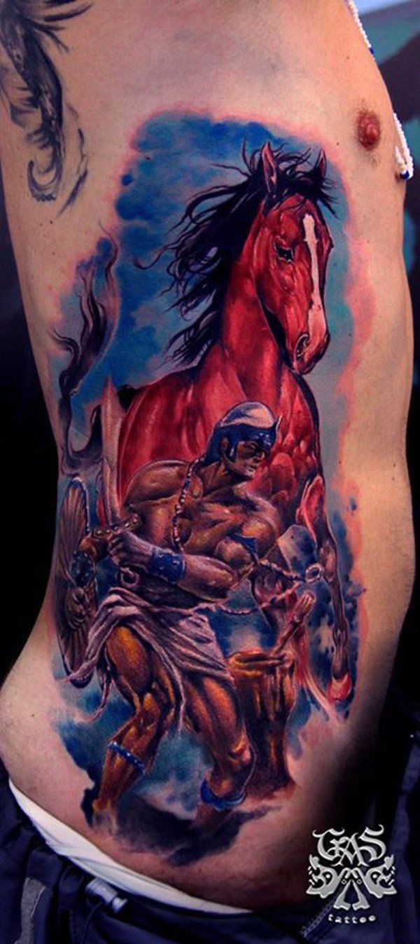 színezett warrior with horse side tattoo