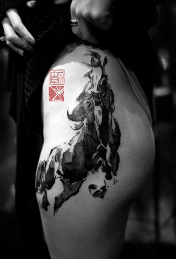 hagyományos Chinese painting style horse tattoo on thigh