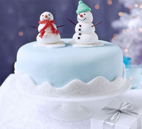 hóember-barát-torta díszítése
