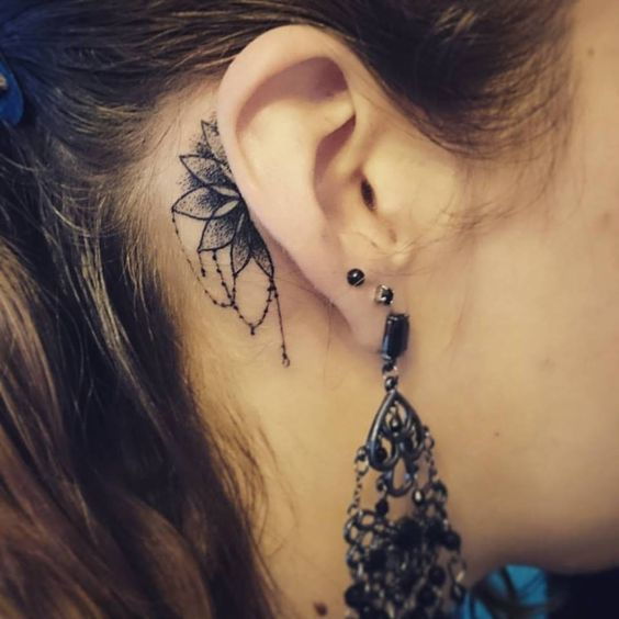 pusė mandala ear tattoo