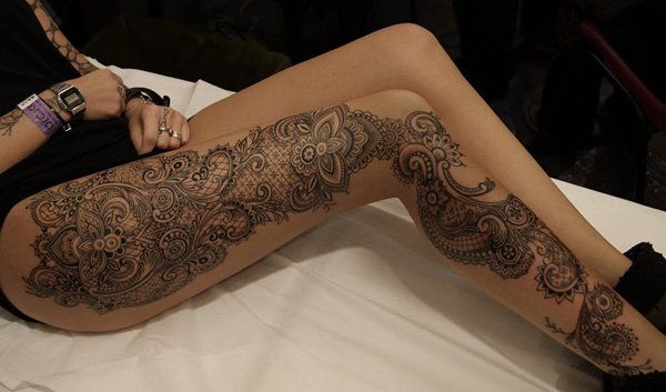 45+ csipke tetoválás nőknek