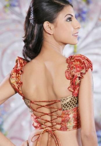 Saree Blouse Designs-Puffed Sleeve Backless Blouse 24