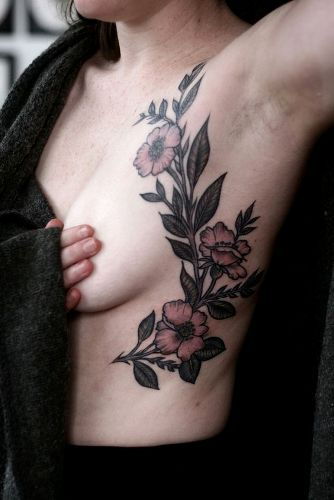latură flower breast tattoo