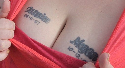  name-tattoo-for-the-breasts