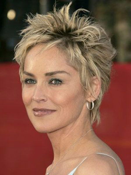Mic de statura Hairstyle for Women Over 50_4
