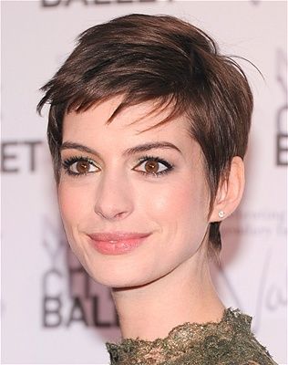 Anne Hathaway Side Swept Bangs: Pixie Bangs