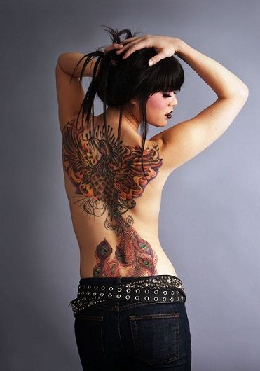 gyönyörű woman with full back tattoo