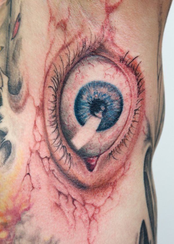 50 tatuaje nebun ochi