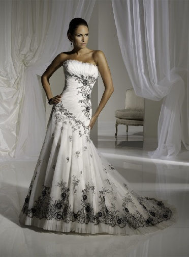 Fekete and White Strapless Wedding Dress