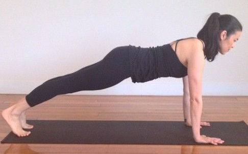 Hatékony Yoga Kumbhakasana (Plank Pose)