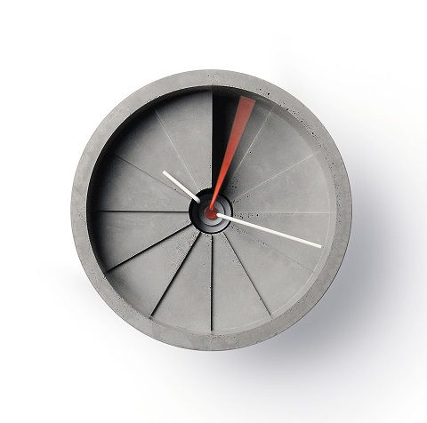 4. mesto Dimension Concrete Wall Clock