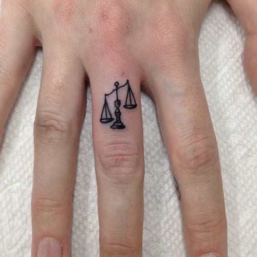 mažas finger tattoo_38
