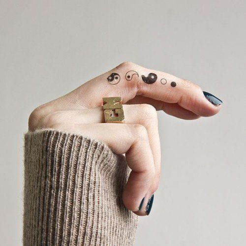 mažas finger tattoo_26