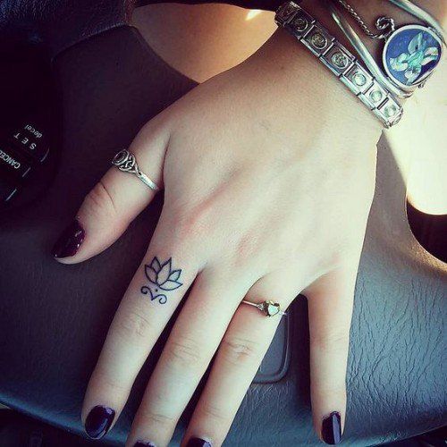 majhna finger tattoo_24