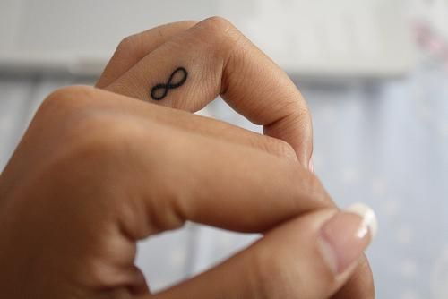 majhna finger tattoo_42