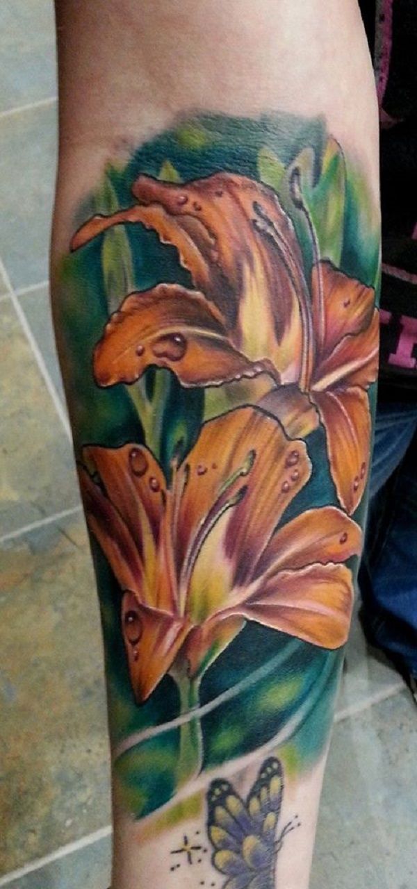 Realističen Yellow Lily Tattoo by Rodney Eckenberger