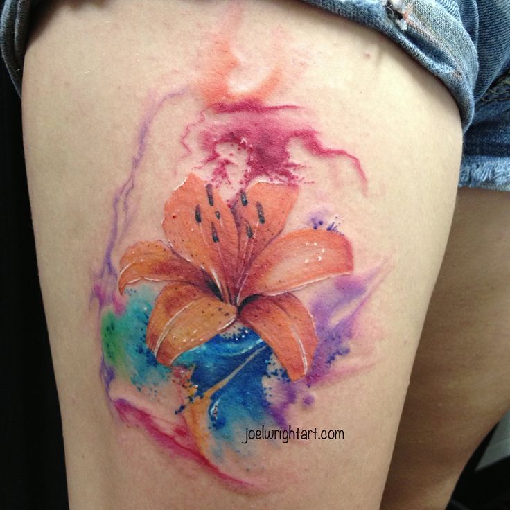 Akvarel lily tattoo on higth