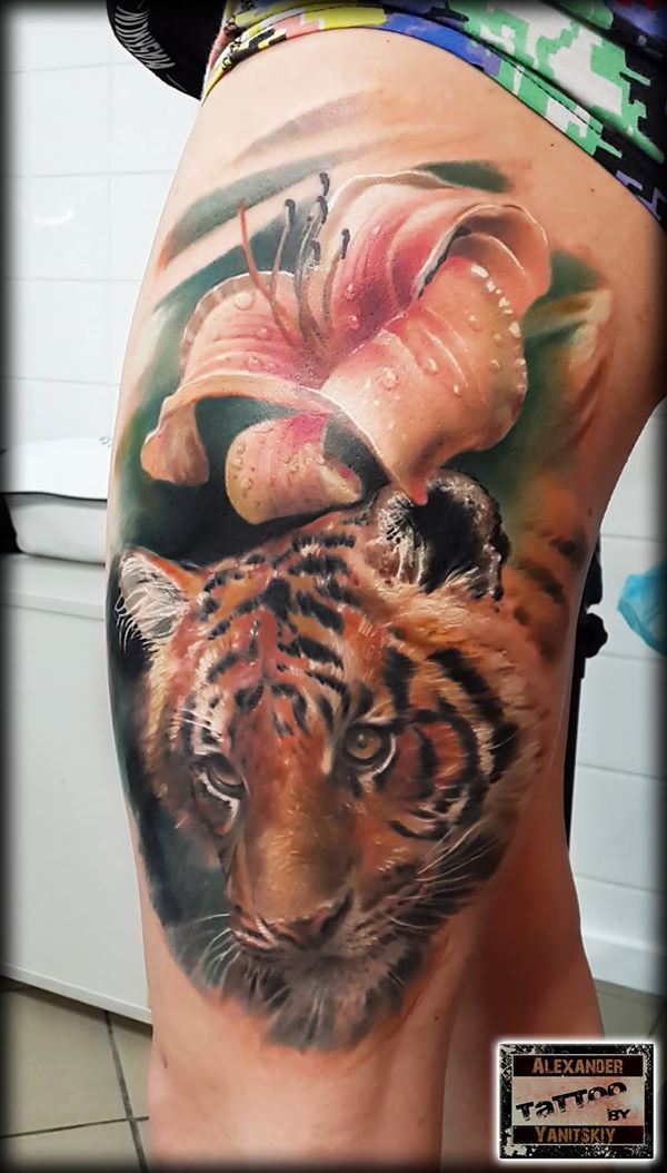 Realističen lily and tige tattoo on higth by alexander yanitskiy