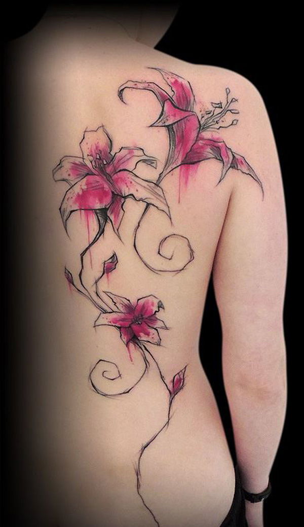 Realističen lily back tattoo