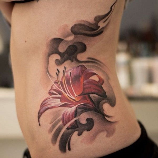 Realističen lily tattoo on side