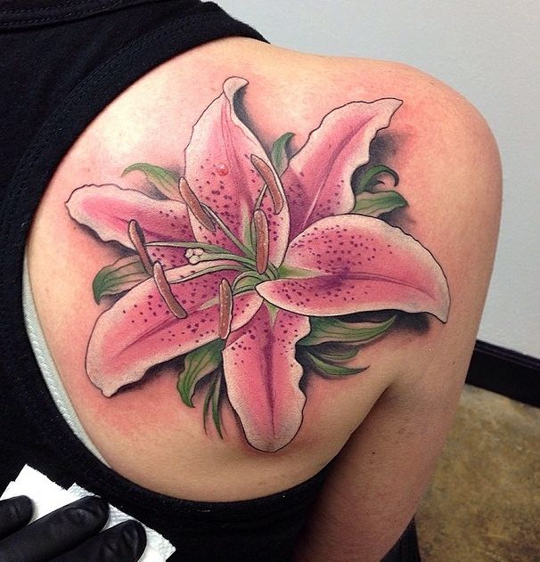 Realističen pink lily on back tattoo