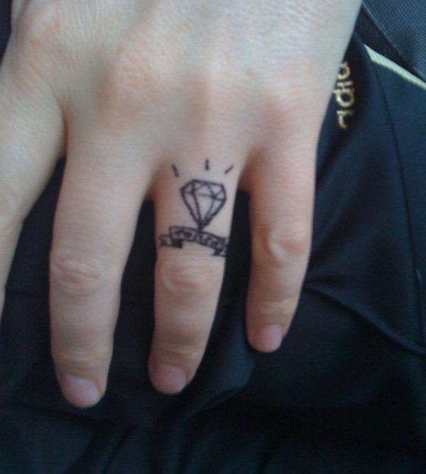 55+ aranyos ujjak tetoválása